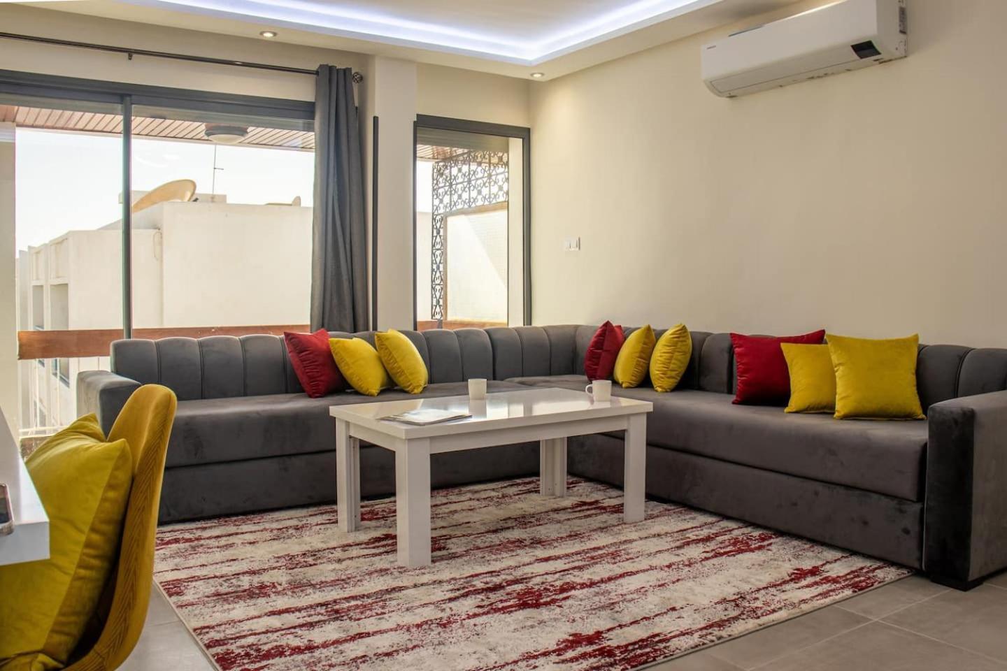 Center 2bd, 5 Min From The *