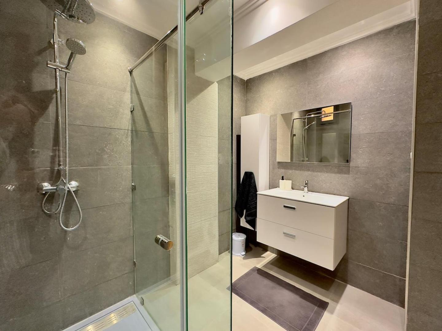 Center 2bd, 5 Min From The Apartment *