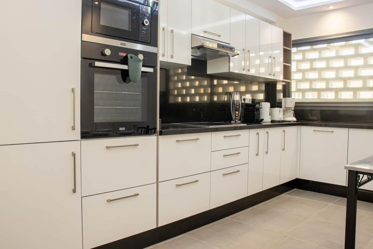 Center 2bd, 5 Min From The *